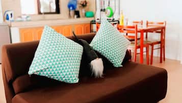 Individually decorated, iron/ironing board, free WiFi, bed sheets