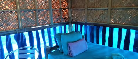 Panoramic Tree House | 1 bedroom, individually decorated, iron/ironing board, free WiFi