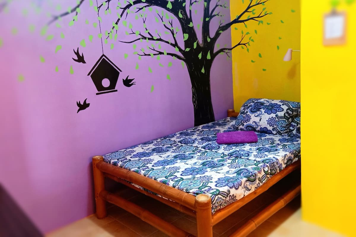 1 bedroom, individually decorated, iron/ironing board, free WiFi