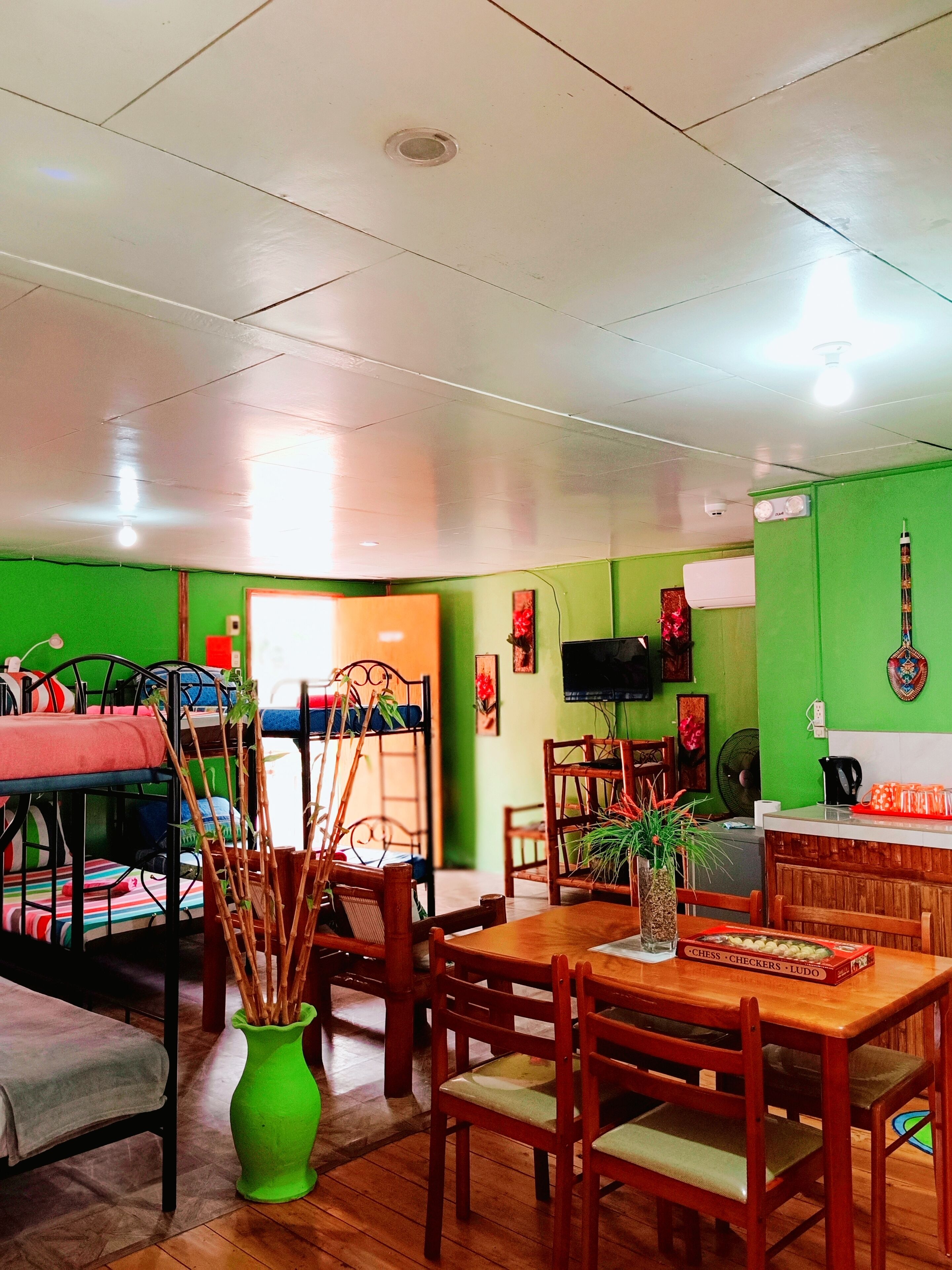 Individually decorated, iron/ironing board, free WiFi, bed sheets