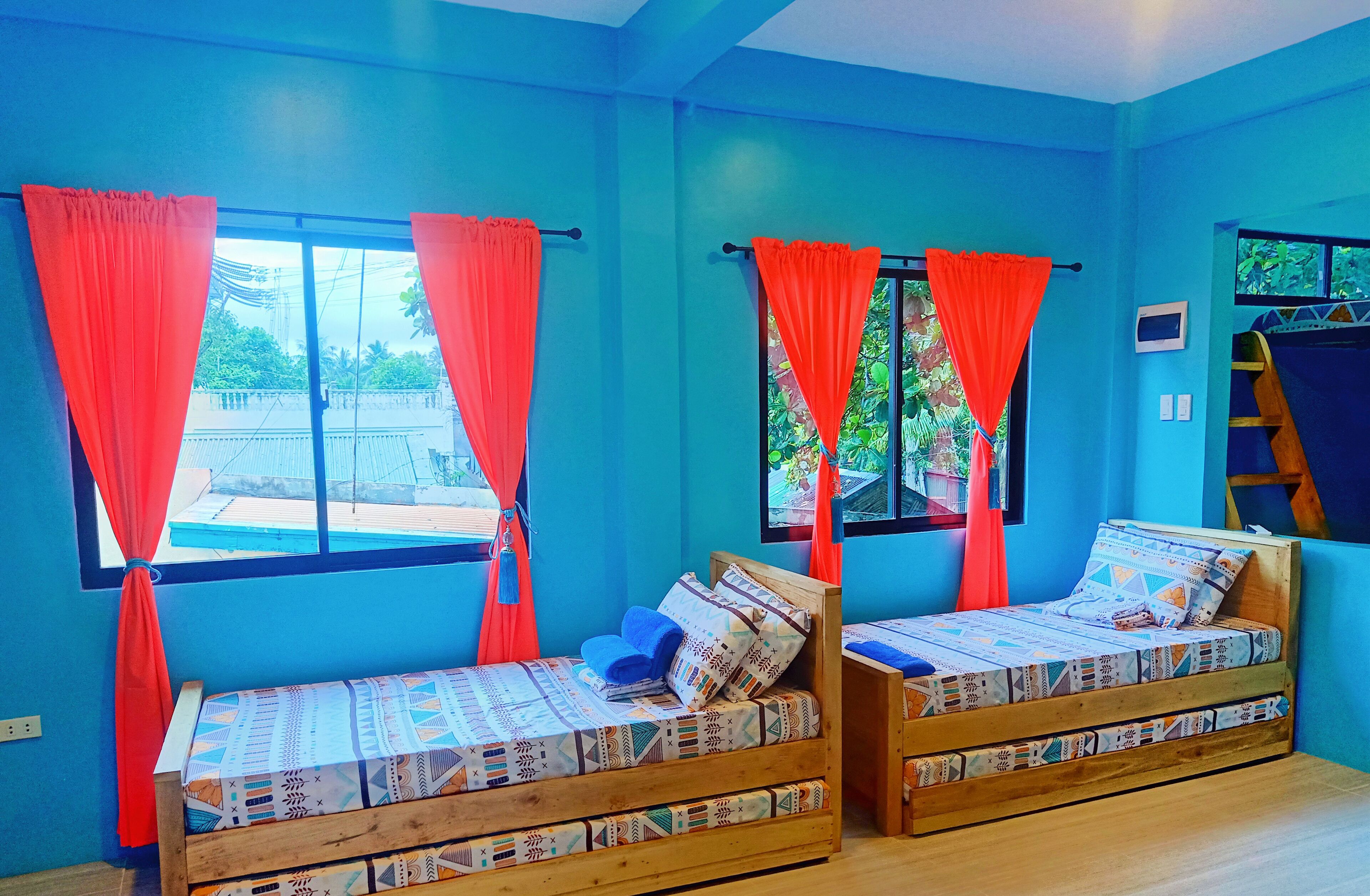 Individually decorated, iron/ironing board, free WiFi, bed sheets