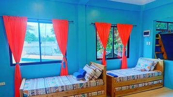 Individually decorated, iron/ironing board, free WiFi, bed sheets