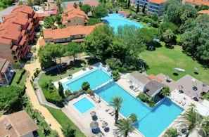 Innenpool, Außenpool