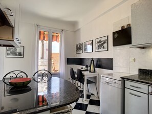 Fridge, microwave, dishwasher, coffee/tea maker