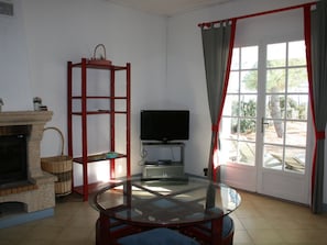 TV - Spacious villa with terrace by the sea, pets allowed (La Tranche-sur-Mer)