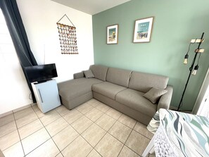 TV - House near beach and shops in La Tranche-sur-Mer (La Tranche-sur-Mer)