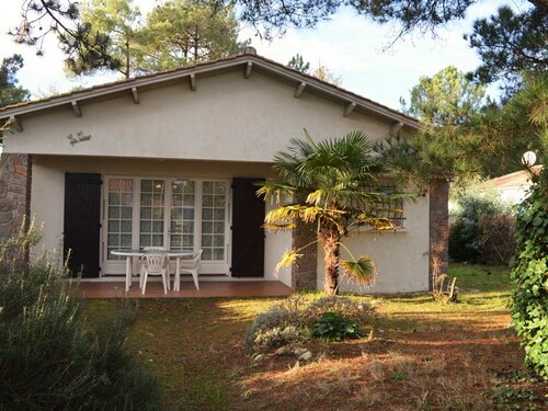 Charming House with Private Garden, 400m from Beach, Pet Friendly, Parking Included