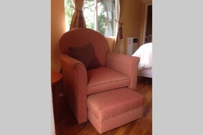 Interior - Cozy Mountain Top Studio With Beautiful Views (Altadena)