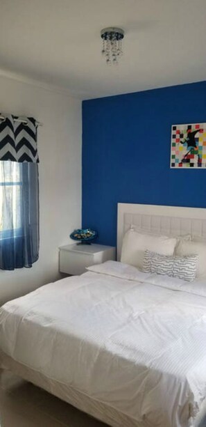 2 bedrooms, iron/ironing board, Internet, bed sheets