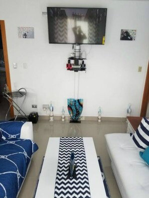 2 bedrooms, iron/ironing board, Internet, bed sheets