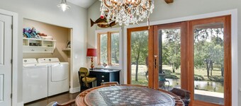 WATERFRONT CABIN Lake LBJ Cove, Fish/Float!, Fenced Yard PETS OK, Panoramic View