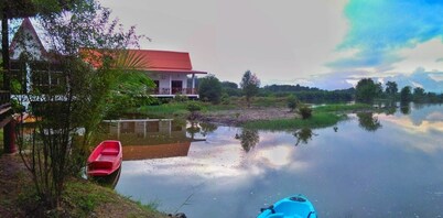 Saeng Tai Amphawa Resort