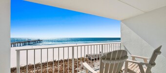 Beachfront 1BR + Bonus Bunk Alcove @ Emerald Skye • Sleeps 6