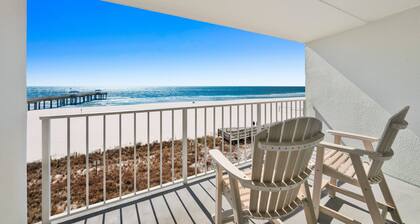 Beachfront 1BR + Bonus Bunk Alcove @ Emerald Skye • Sleeps 6