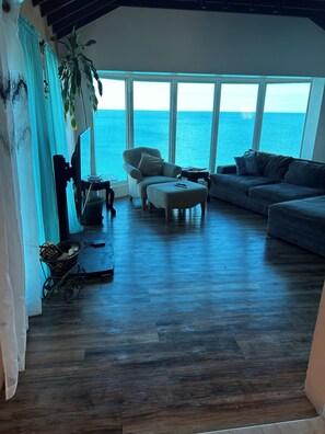 スマートテレビ、ステレオ