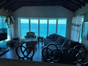 Smart TV, stereo - Beautiful Water Front Property - Snorkel, Fish, or RELAX in the BEST LOCATION! (Devonshire)