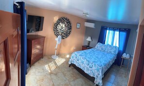 3 chambres, fer et planche à repasser, lit parapluie, Wi-Fi gratuit