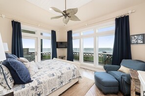 4 bedrooms, free WiFi - WOW (Wade on the Water) - Amazing Beachfront with all the extras! (Crystal Beach)