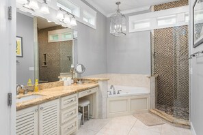 Bathtub - WOW (Wade on the Water) - Amazing Beachfront with all the extras! (Crystal Beach)