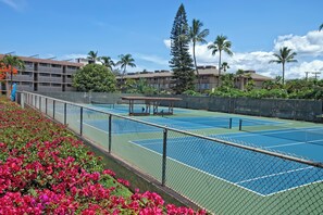 Sport court - Kamaole Sands #7-305 Inner Court, Large Lanai, Near Beach, A/C, Hot Tub! (Kihei)