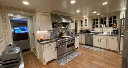 Spectacular & Private French Manor-1 Hr NYC-TV / Film location-Pool & 10min Beach
