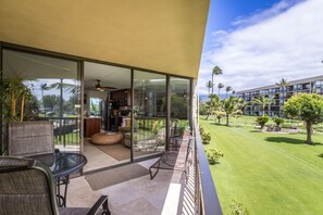 Property grounds - OCEANFRONT CONDO MAUI SUNSET#215-A, SLEEPS 4 (Kihei)