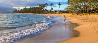 MAUI SUNSET # 215-A OCEANFRONT, POOLVIEW COMPLETY REFORMED YR 2018 SLEEPS 4
