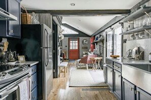 冰箱、微波炉、烤箱、炉灶