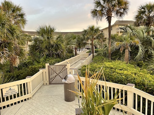 129 Breakers - hiljattain remontoitu huoneisto ja merenranta!