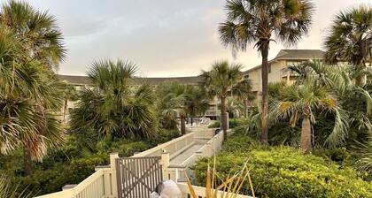 129 Breakers - hiljattain remontoitu huoneisto ja merenranta!