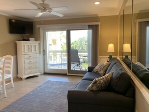 Smart TV, lettore DVD, libri