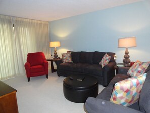 Een televisie, een dvd-speler en een filmbibliotheek