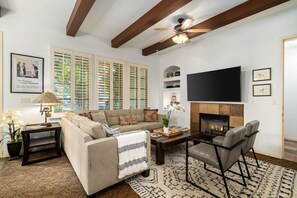 Smart TV, fireplace, DVD player, books