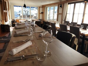 Lunsj og middag serveres