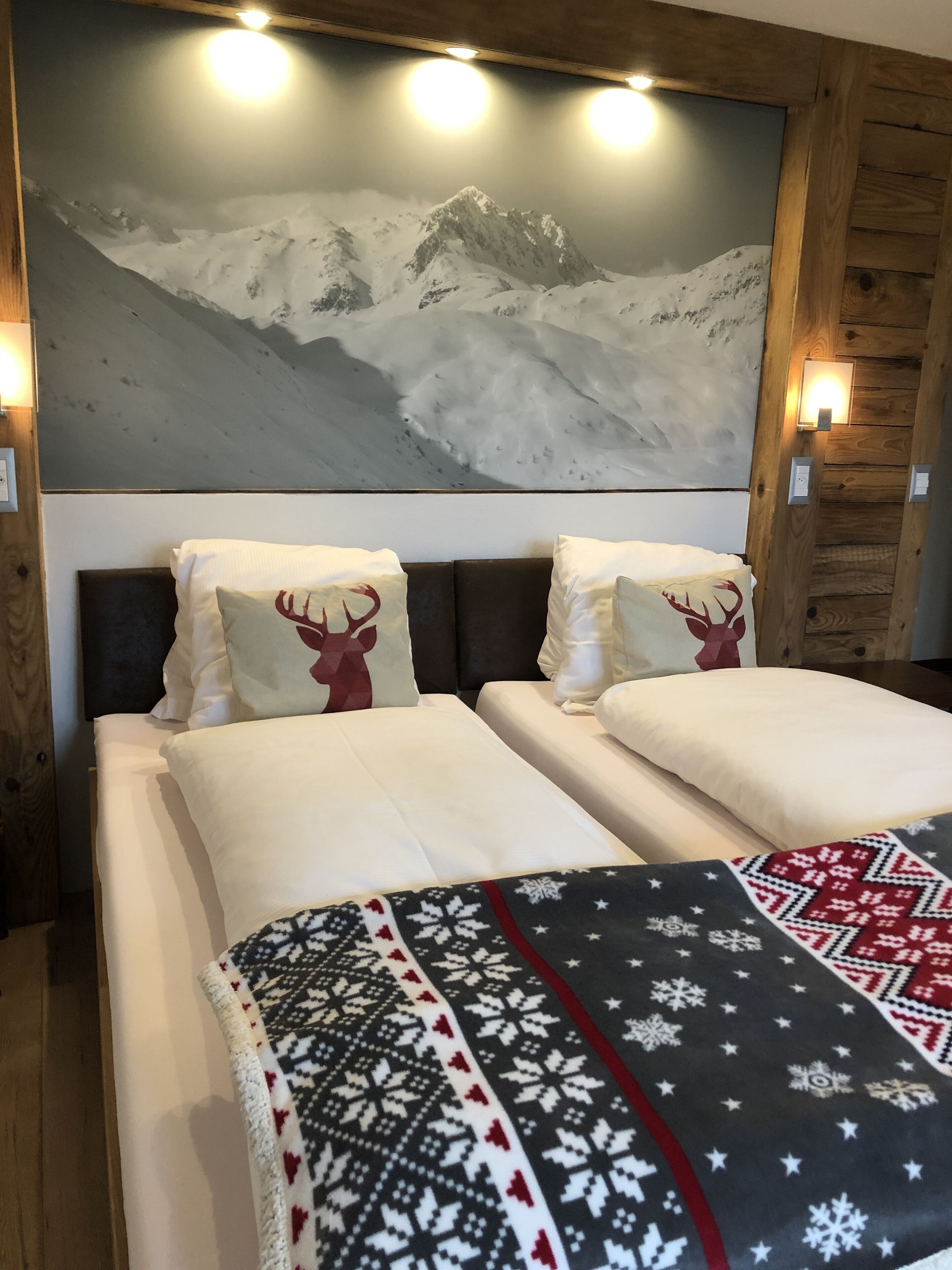 standard quadruple room | 1 bedroom, down duvets, individually furnished, desk