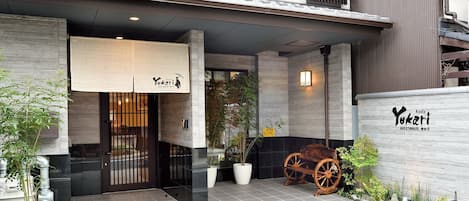 Mặt tiền nơi lưu trú