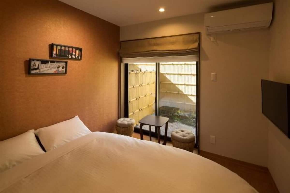 1 habitación, ropa de cama de alta calidad, edredón y cortinas blackout