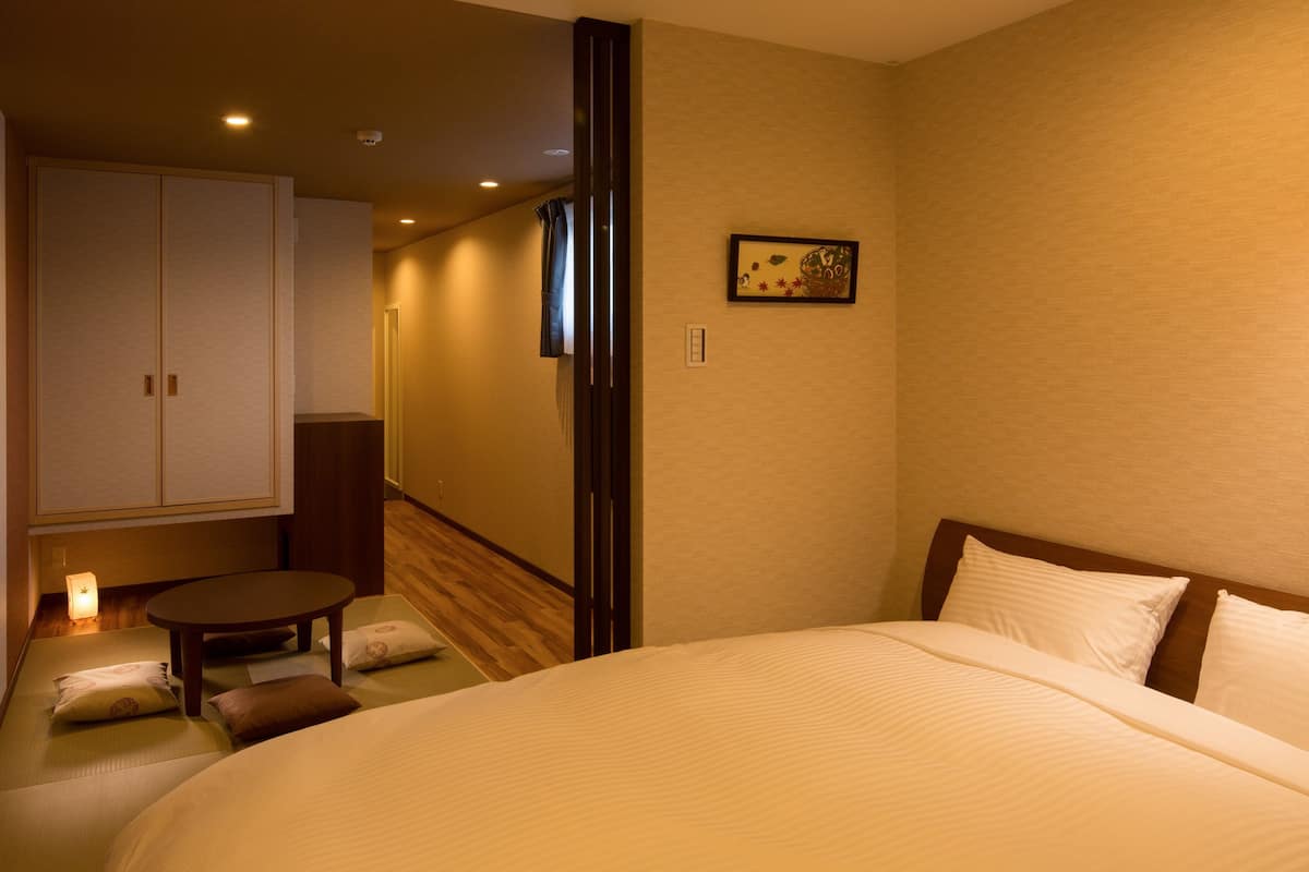 Habitación tradicional, balcón (Japanese Western Style, King) | 1 habitación, ropa de cama de alta calidad, edredón y cortinas blackout