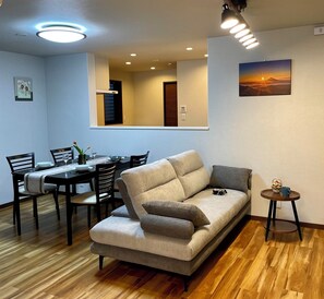 Suite Familiale | Coin séjour | Télévision à écran plat