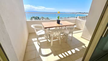 Family Apartment, 1 Bedroom, Kitchen, Sea View | Terrace/patio