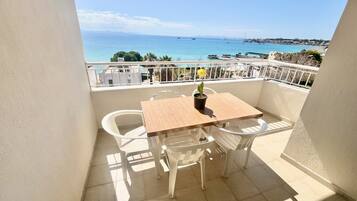 Familie appartement, 1 slaapkamer, keuken, uitzicht op zee | Balkon