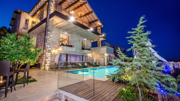 Unclassified image, 1 of 31, button - Chateau Glili - Adults Only (Safed)