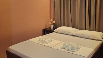 Room (Narra) | 1 bilik tidur, meja, ruang kerja komputer riba, Wi-fi percuma