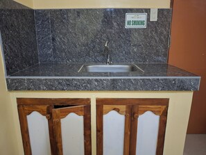 Ipil | Dining room - Woodside Rogers Residence (Puerto Princesa)