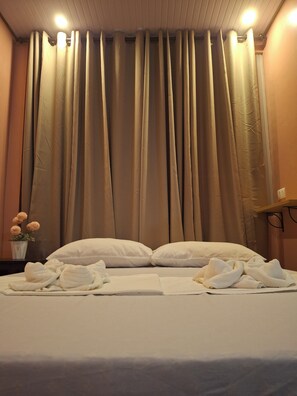 1 bedroom, desk, laptop workspace, free WiFi - Woodside Rogers Residence (Puerto Princesa)