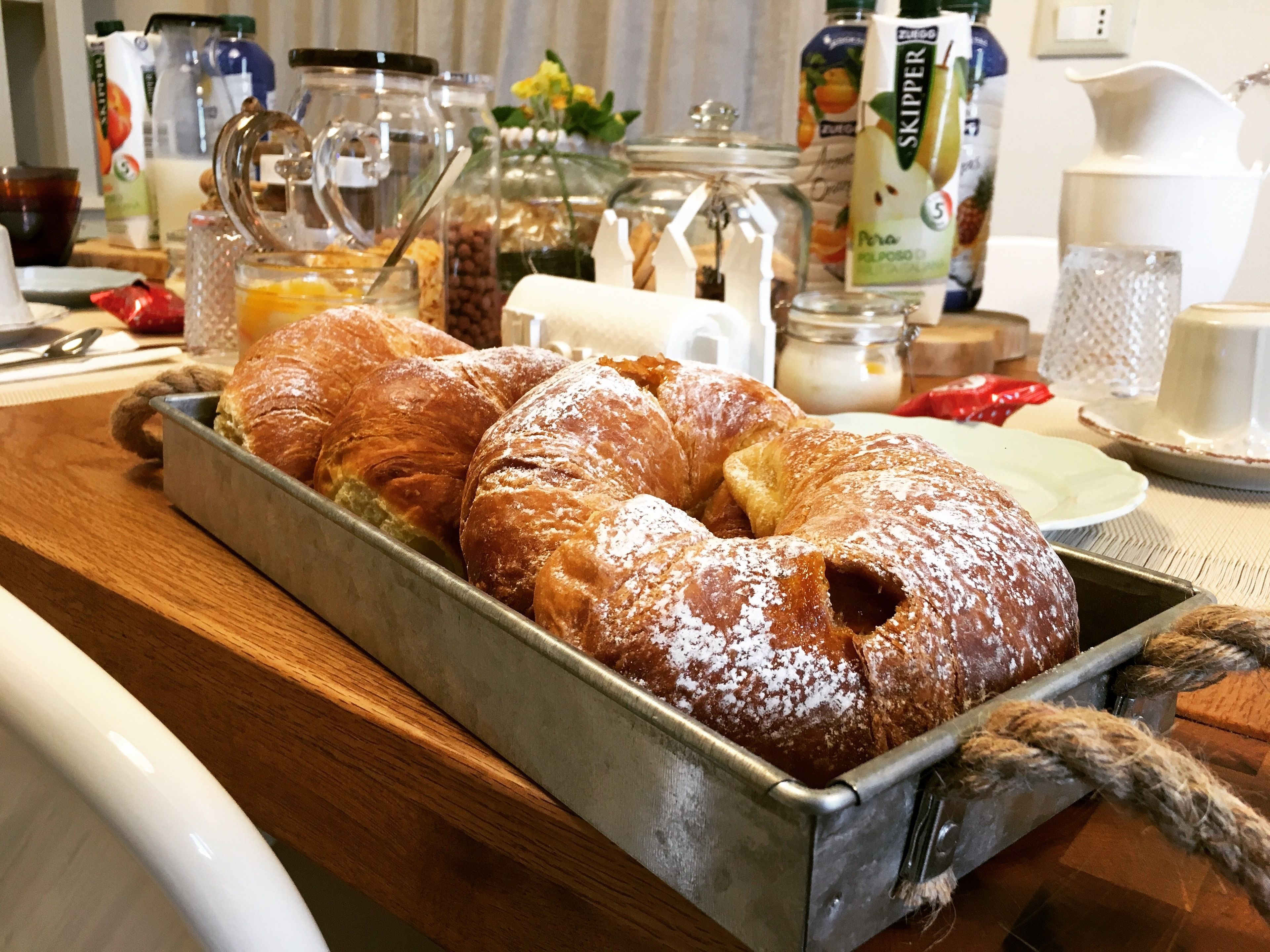 Tägliches Frühstücksbuffet (10 EUR pro Person)