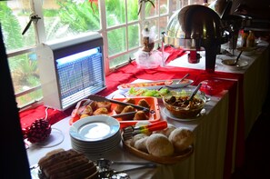 Free daily full breakfast - Boschdal Guesthouse (Rustenburg)