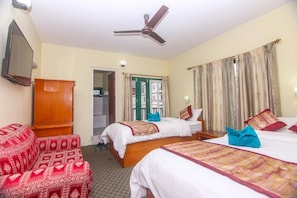 In-room safe, desk, free WiFi
