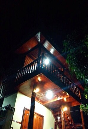 Front of property – evening/night - Lampang Homestay (Lampang)