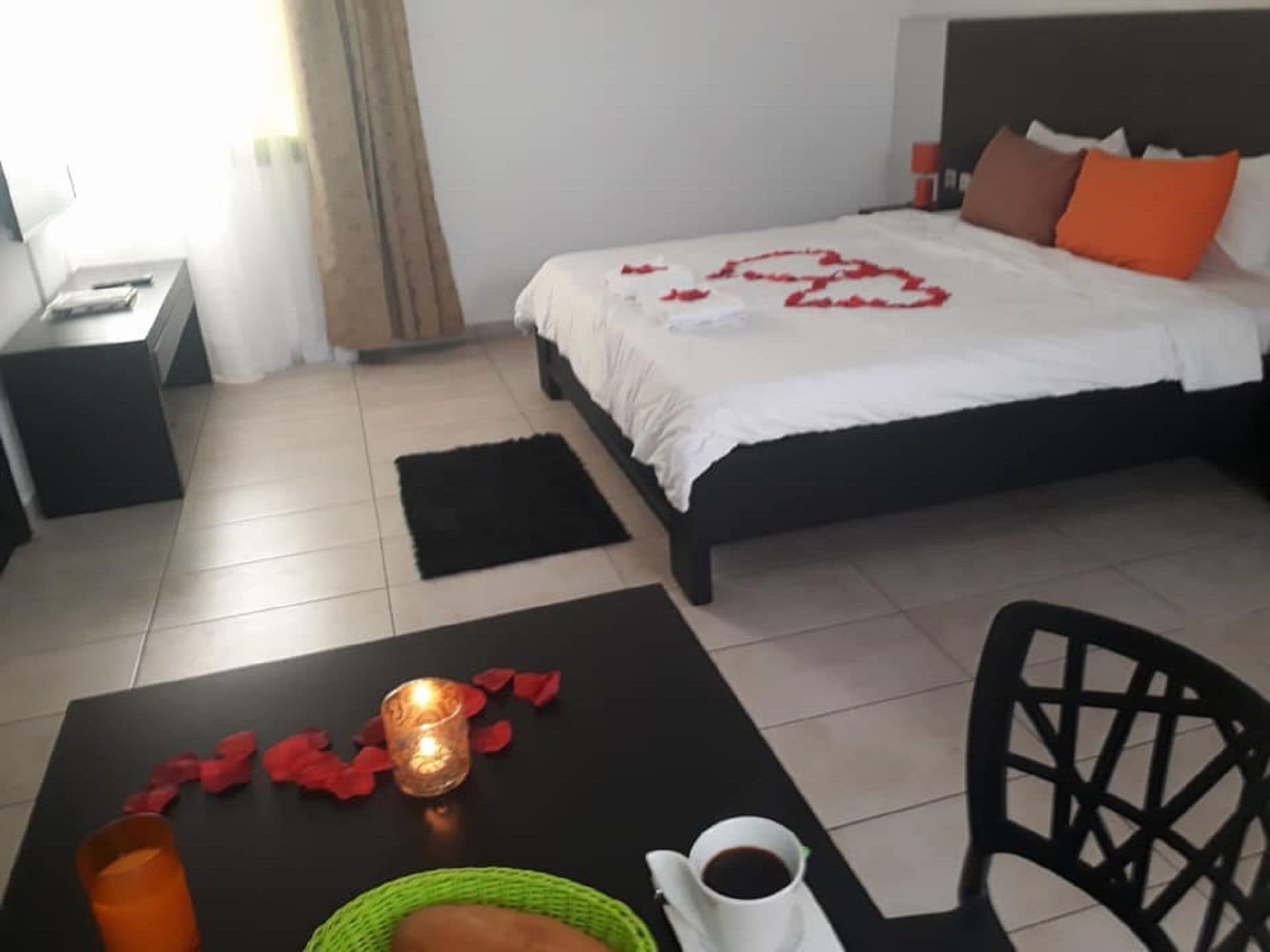 1 bedroom, individually decorated, individually furnished